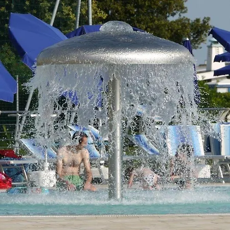 فندق Lido 4*