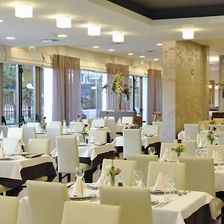 فندق Lido 4*